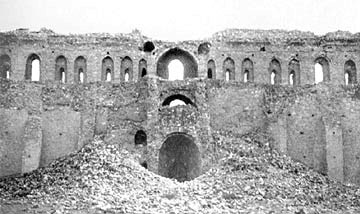 Ukheidir, interior of south gate