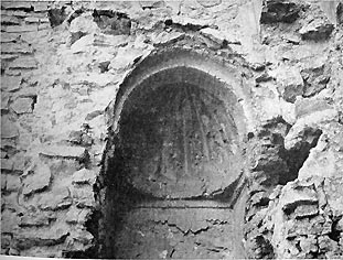 Ukheidir, fluted niche, south-east corner of Court D