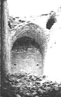 Ukheidir, vaulted end of P, showing tube.